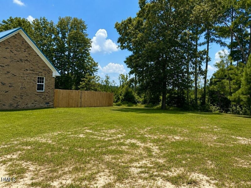 390 Comanche Dr, Erwin, NC 28339