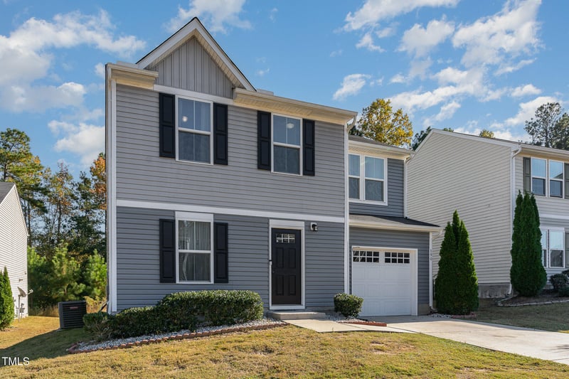 390 Fieldspar Ln, Clayton, NC 27520