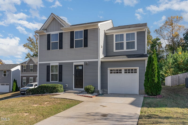 390 Fieldspar Ln, Clayton, NC 27520