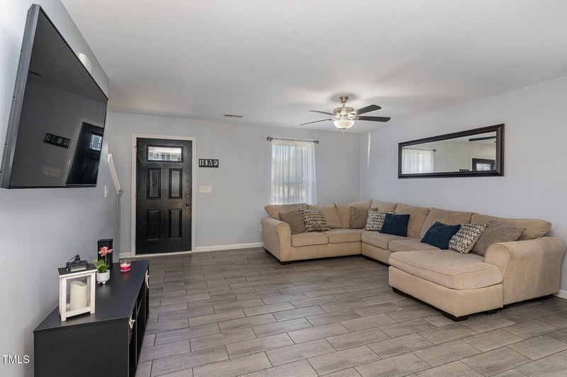 390 Fieldspar Ln, Clayton, NC 27520