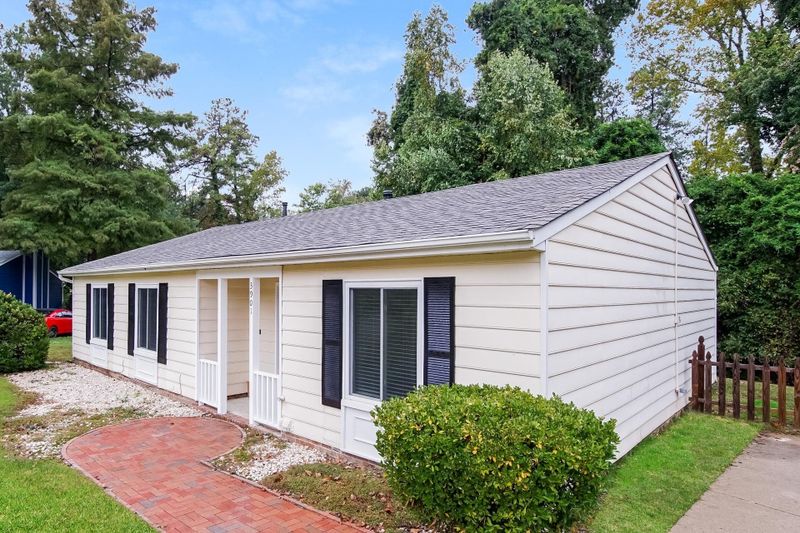 3901 Beaumont Ct, Raleigh, NC 27604