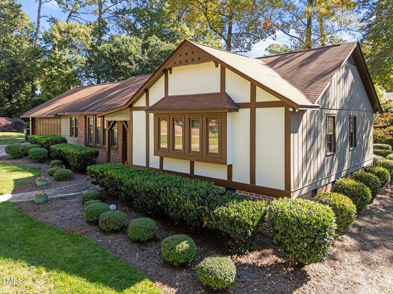 3901 Brewster Dr, Raleigh, NC 27606