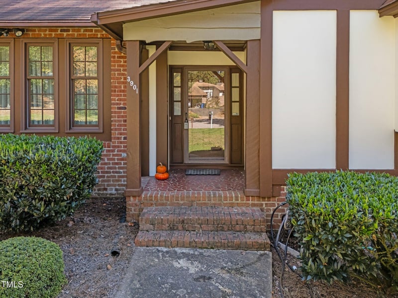 3901 Brewster Dr, Raleigh, NC 27606