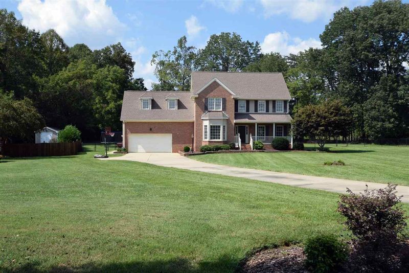 3901 Longmeadow Dr, Mebane, NC 27302
