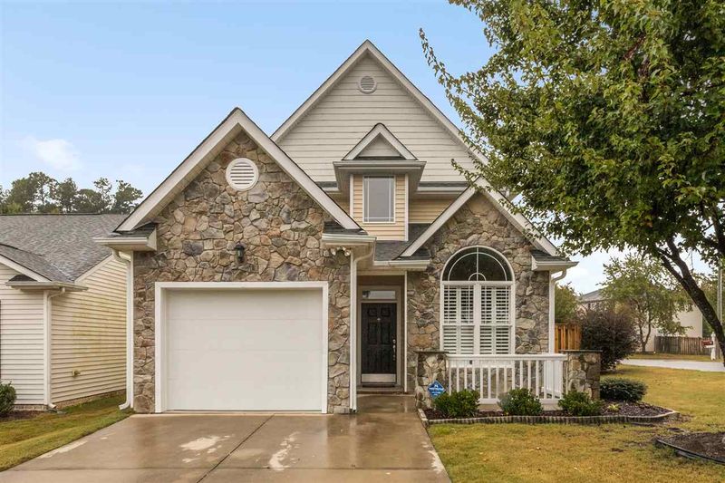 3902 Magnolia Pond Rd, Raleigh, NC 27610