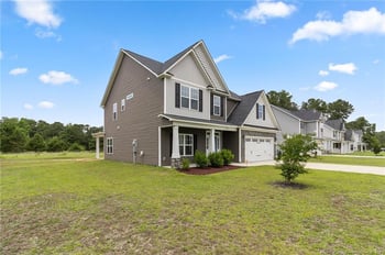 3902 Standardbred Dr, Hope Mills, NC 28348