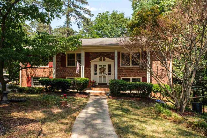 3904 Yew Cir, Raleigh, NC 27612