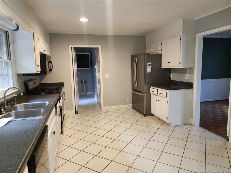 3905 Clearwater Dr, Fayetteville, NC 28311