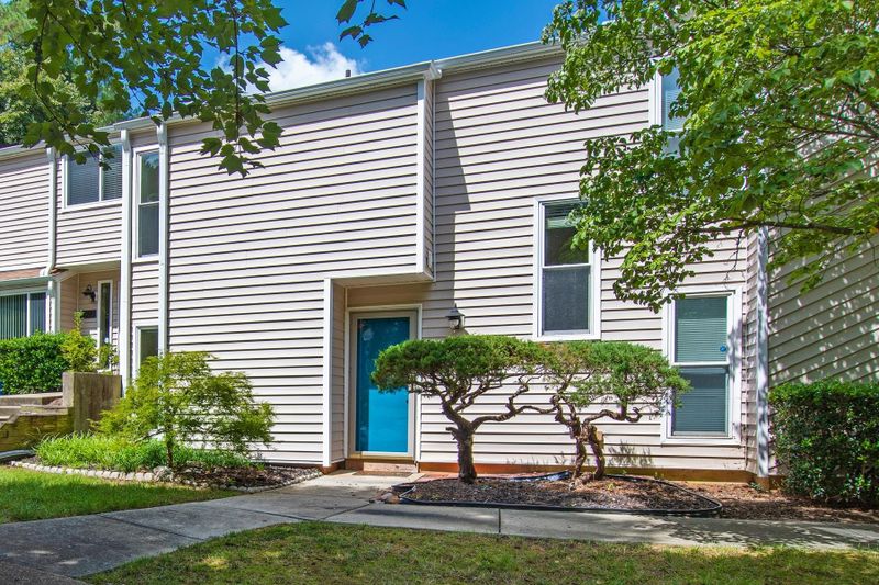 3905 Summerwood Ct, Raleigh, NC 27613