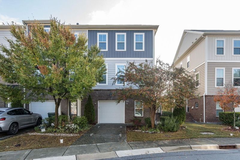 3909 Brokenshire St, Cary, NC 27519