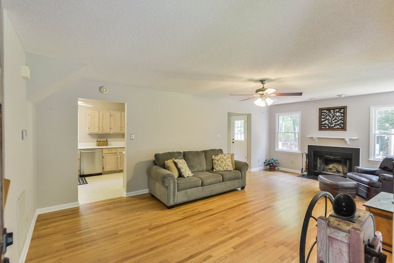 3909 Hawk Ridge Rd, Chapel Hill, NC 27516