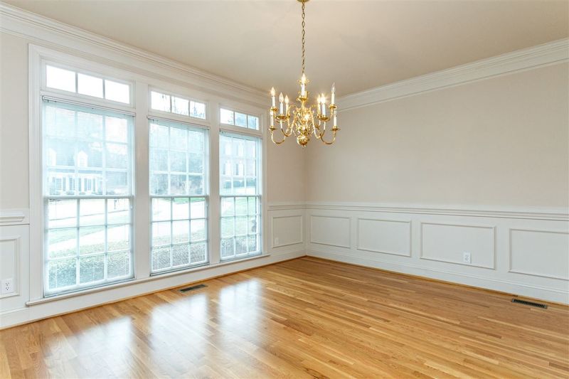 3909 Hemsbury Way, Raleigh, NC 27612
