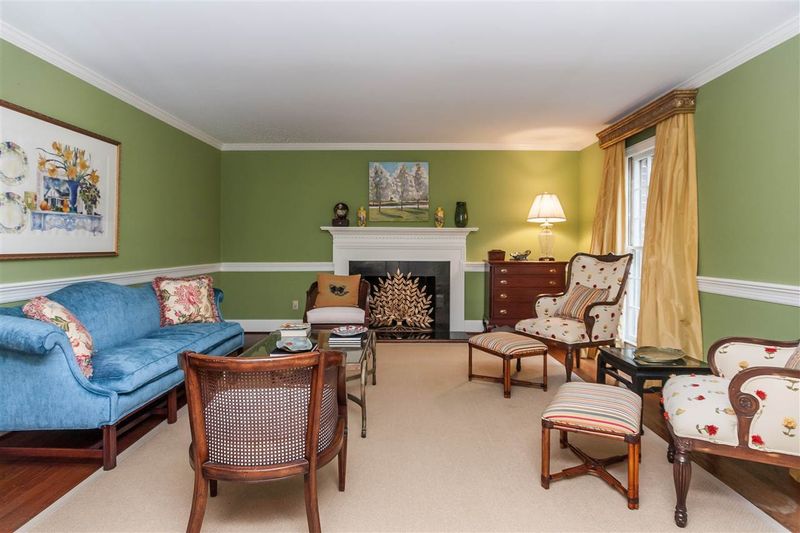 3909 Stratford Ct, Raleigh, NC 27609