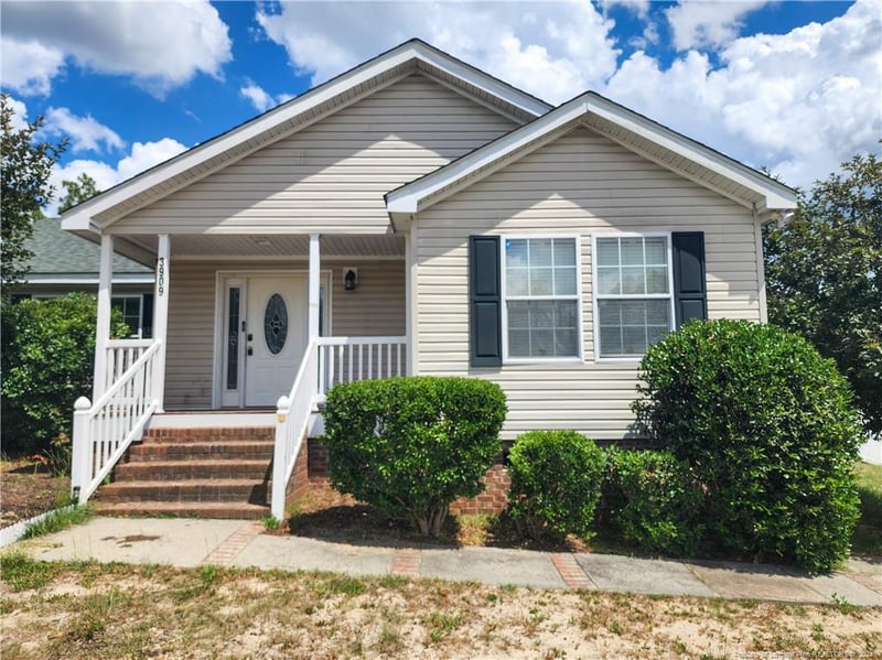 3909 Summerfield Ln, Fayetteville, NC 28306