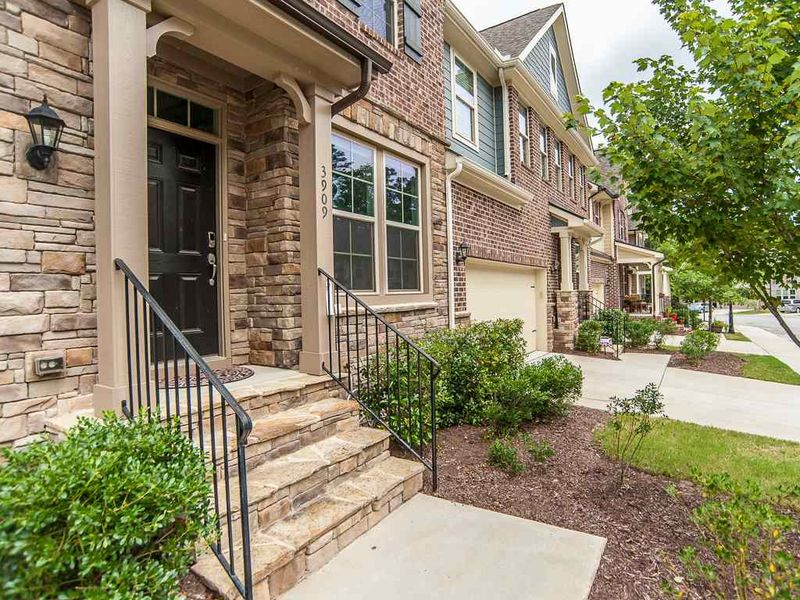 3909 Valley Side Ct, Cary, NC 27519