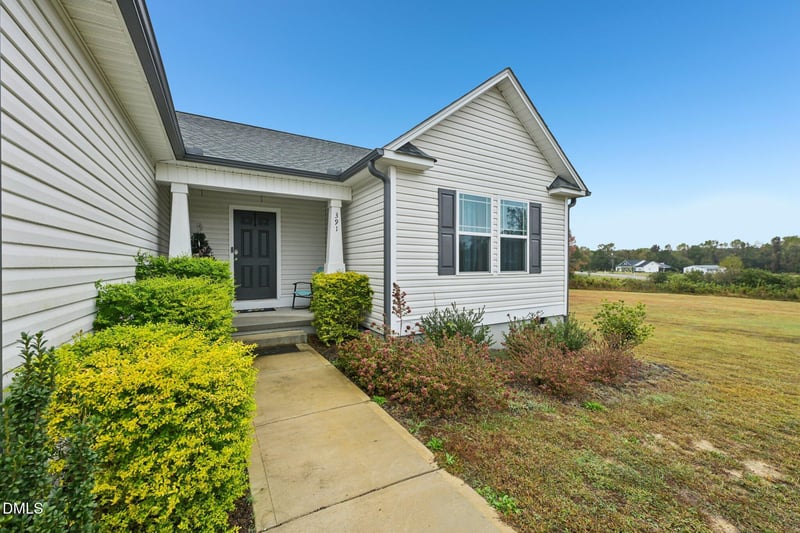 391 Byrdtown Rd, Benson, NC 27504