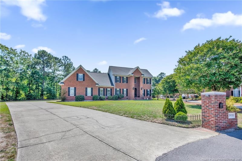 3910 Bent Grass Dr, Fayetteville, NC 28312