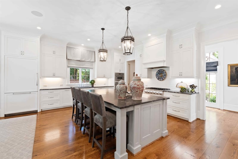 3910 Stratford Ct, Raleigh, NC 27609