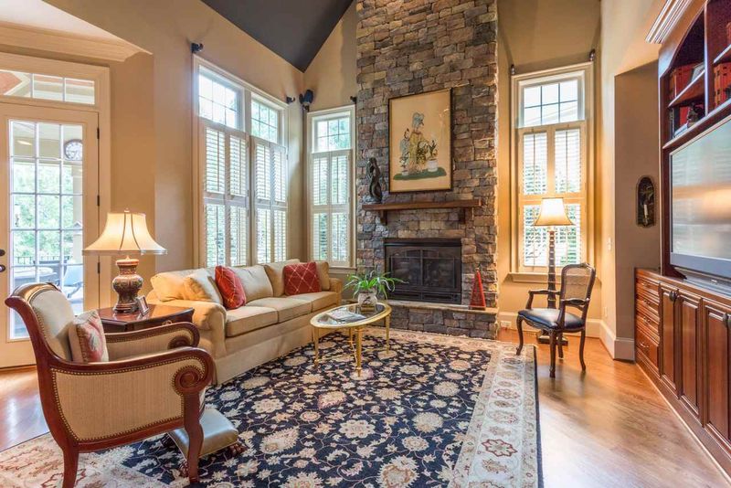 3912 Laurel Manor Ct, Raleigh, NC 27612