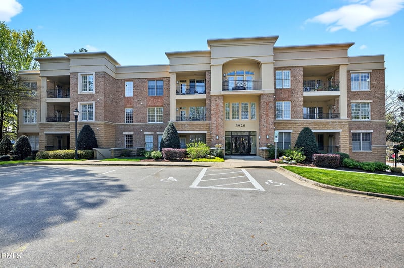 3920 Essex Garden Ln #202, Raleigh, NC 27612