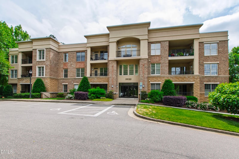 3920 Essex Garden Ln #304, Raleigh, NC 27612