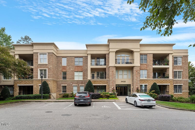 3920 Essex Garden Ln #305, Raleigh, NC 27612