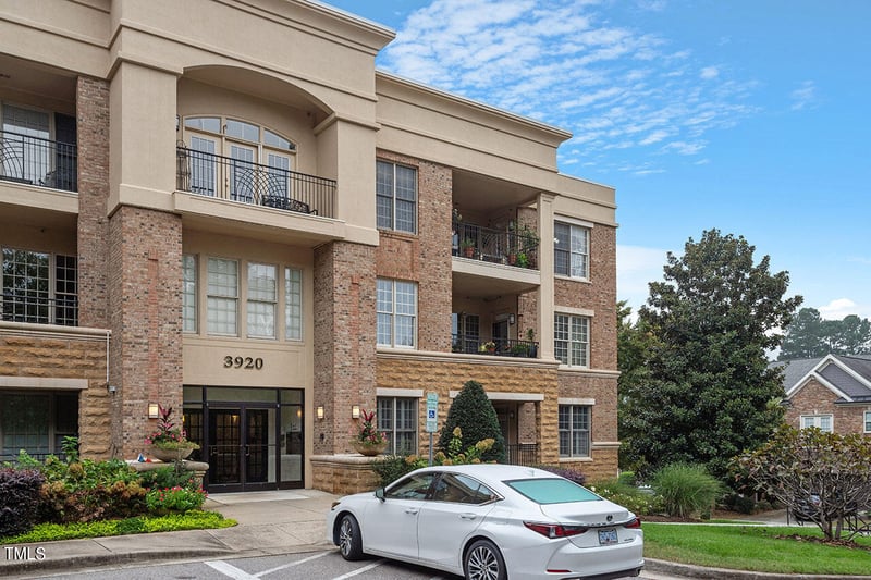 3920 Essex Garden Ln #305, Raleigh, NC 27612