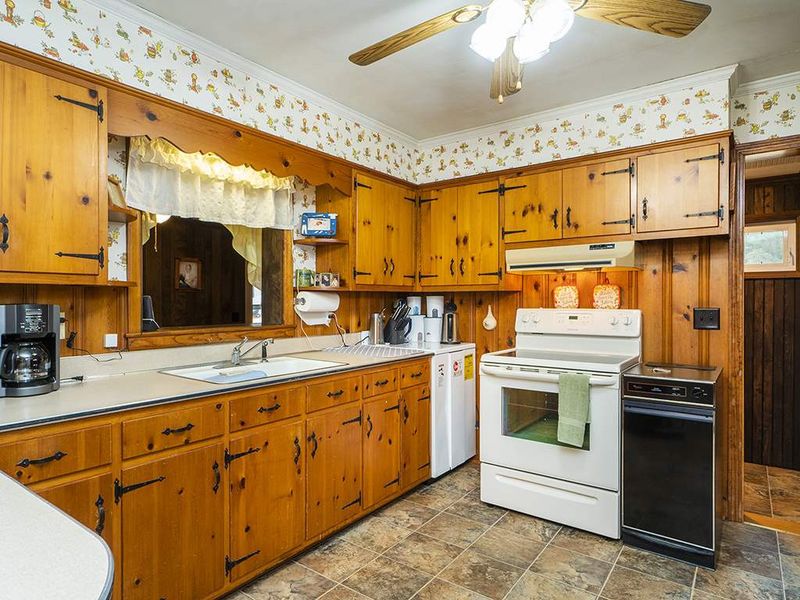 3923 Dr Pickett Rd, Burlington, NC 27215