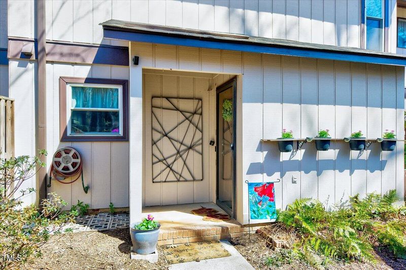 3923 Wendy Ln, Raleigh, NC 27606