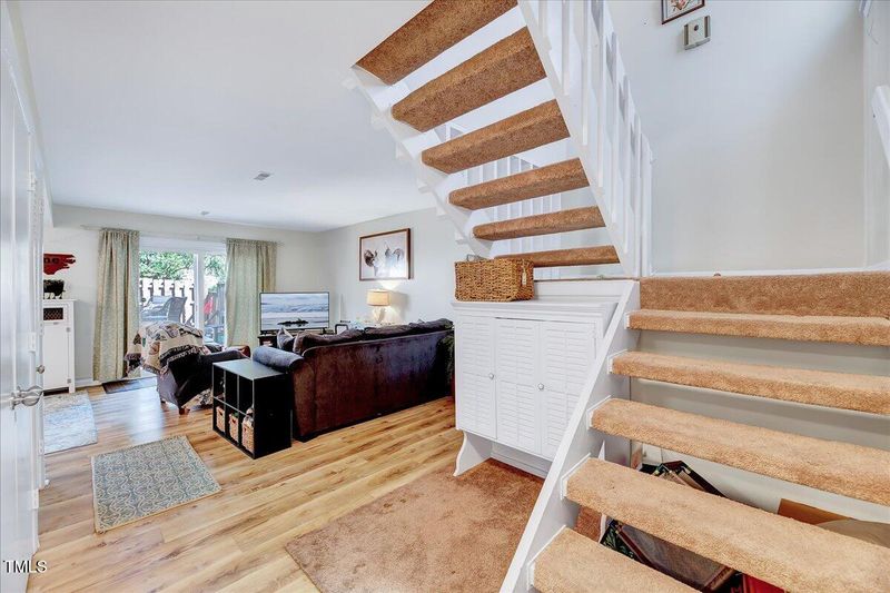 3923 Wendy Ln, Raleigh, NC 27606