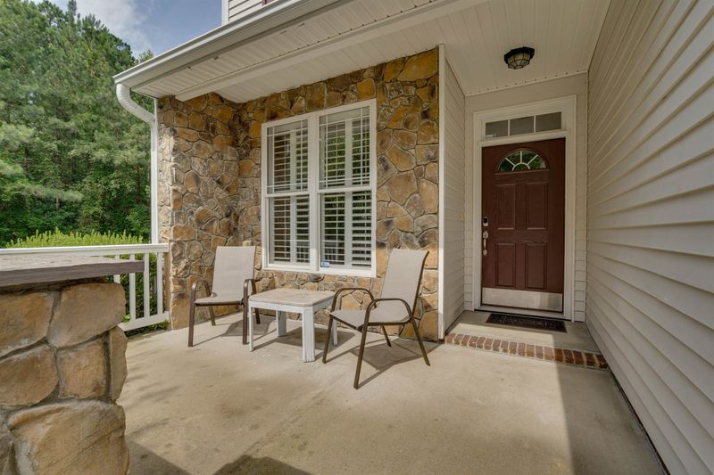 3926 Magnolia Pond Rd, Raleigh, NC 27610