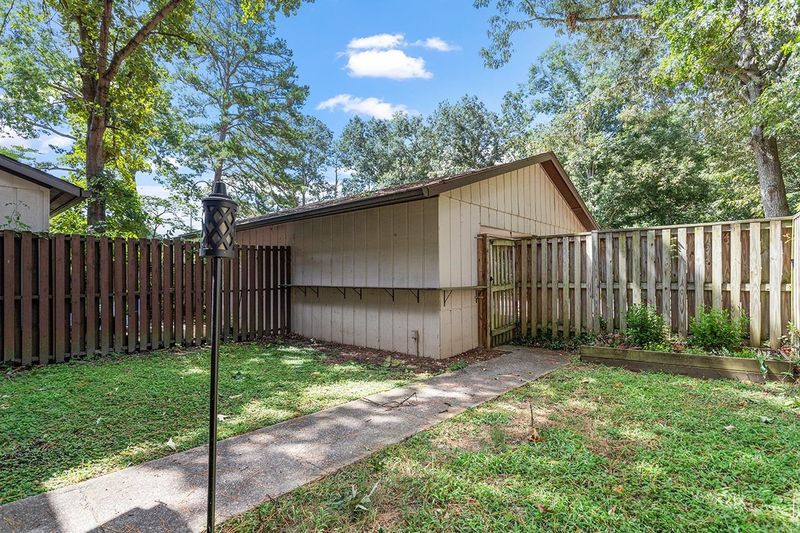 3929 Wendy Ln, Raleigh, NC 27606
