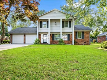 393 Admiral Dr, Fayetteville, NC 28303