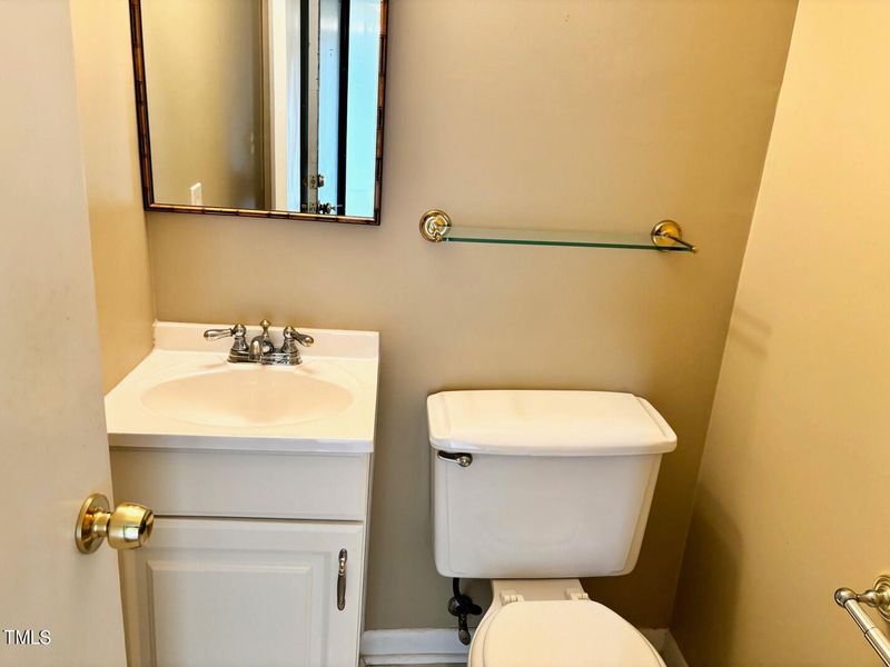 3935 Wendy Ln, Raleigh, NC 27606