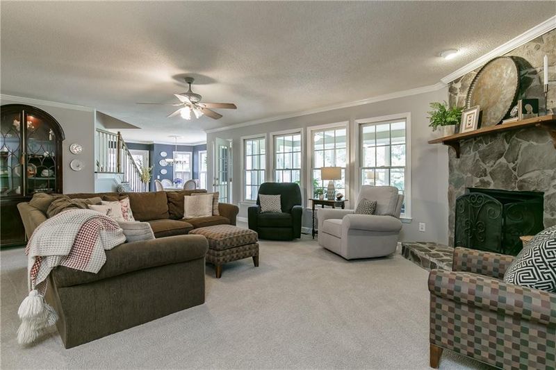3936 Clearview Dr, Mebane, NC 27302
