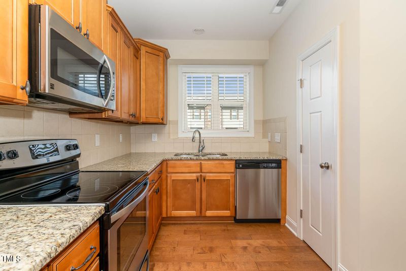 3937 Amelia Park Dr, Raleigh, NC 27606