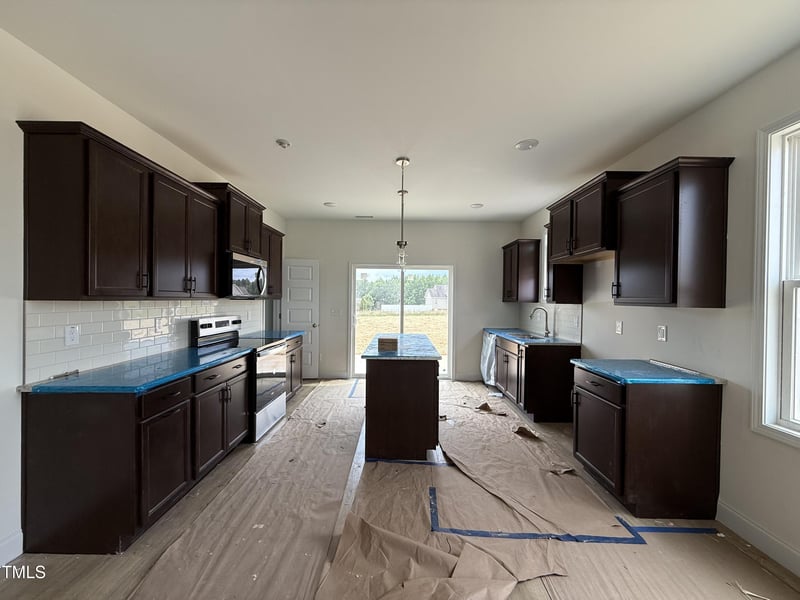 394 Springtooth Dr, Zebulon, NC 27597