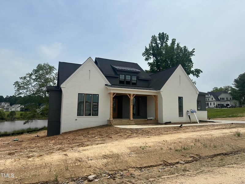 395 Meadow Walk Dr, Fuquay Varina, NC 27526