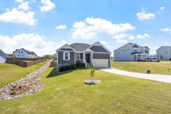 395 Windy Farm Dr, Fuquay Varina, NC 27526