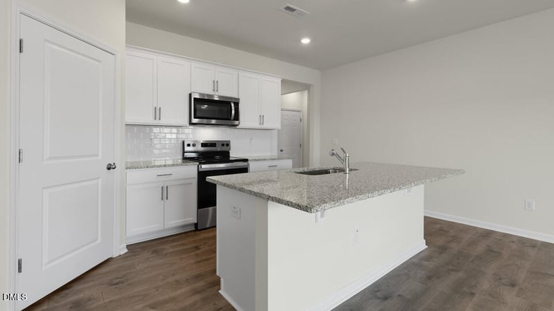 396 Rusling Leaf Dr, Fuquay Varina, NC 27526