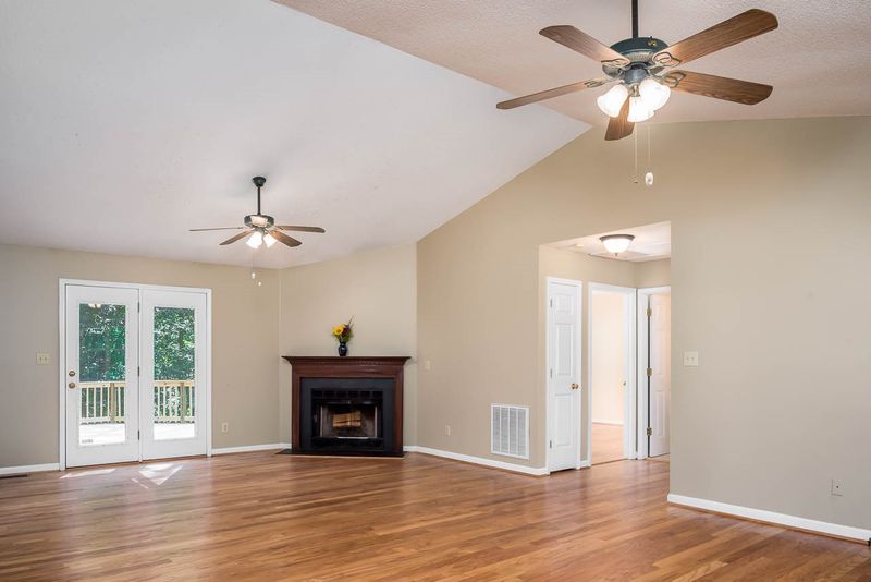 398 Mcgregor Woods Rd, Chapel Hill, NC 27517