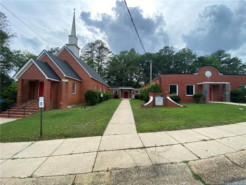 398 Trinity Dr, Fayetteville, NC 28301