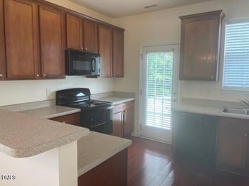 4 Autumn Leaf Ln, Durham, NC 27704