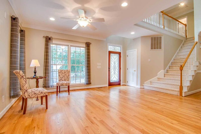 4 Bay Ridge Ct, Durham, NC 27713