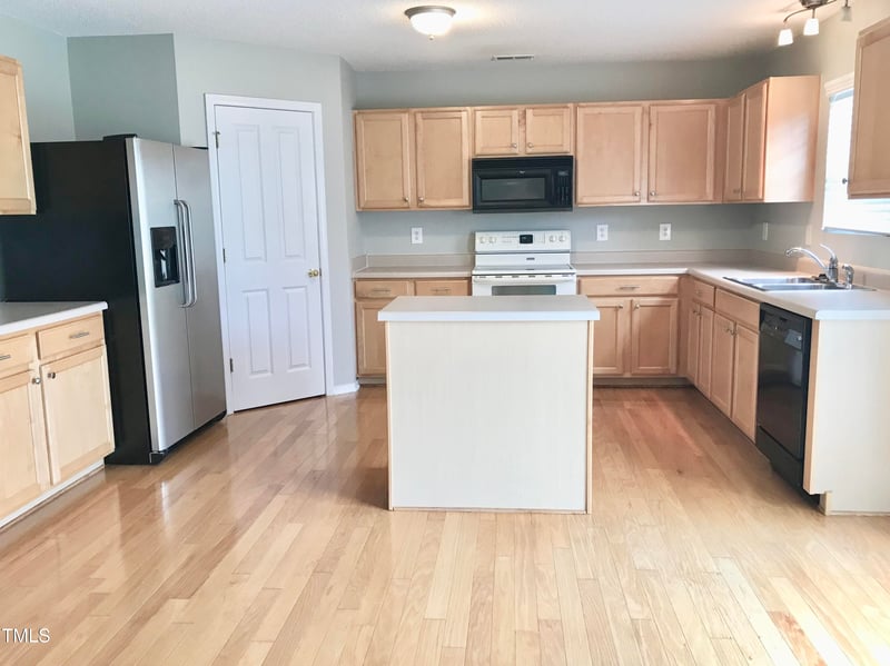 4 Beacon Pl, Durham, NC 27703