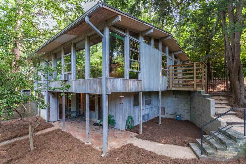 4 Briarbridge Ln, Chapel Hill, NC 27514