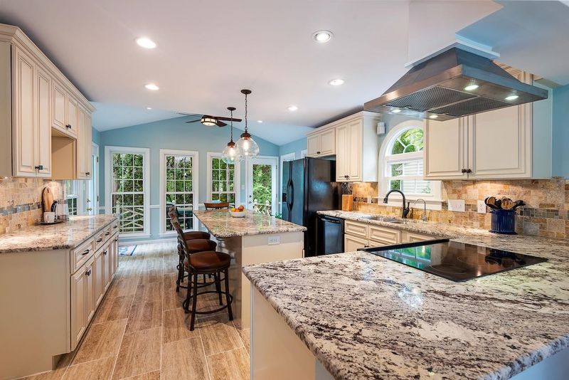 4 Cedar Hill Dr, Durham, NC 27713