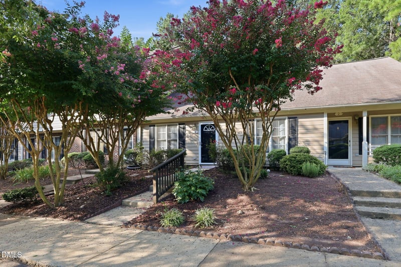 4 Crystal Oaks Ct, Durham, NC 27707