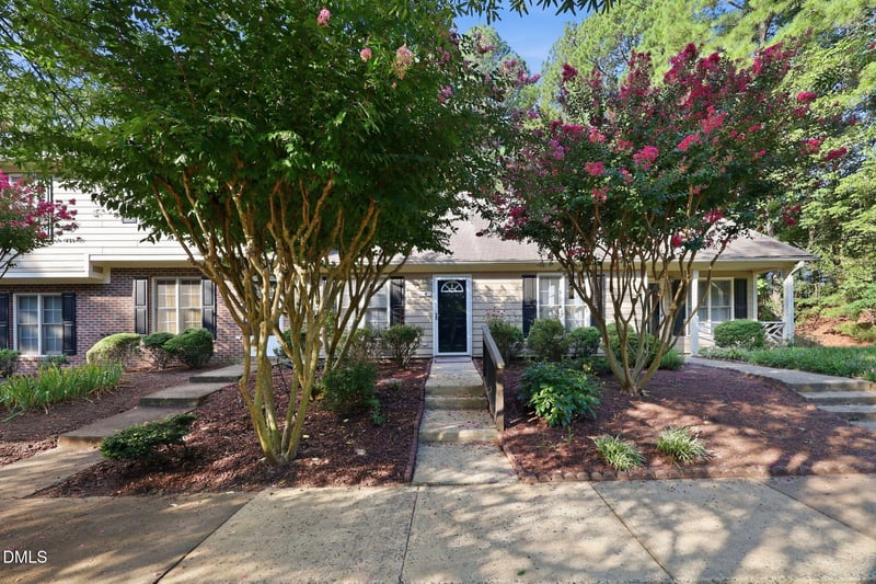 4 Crystal Oaks Ct, Durham, NC 27707