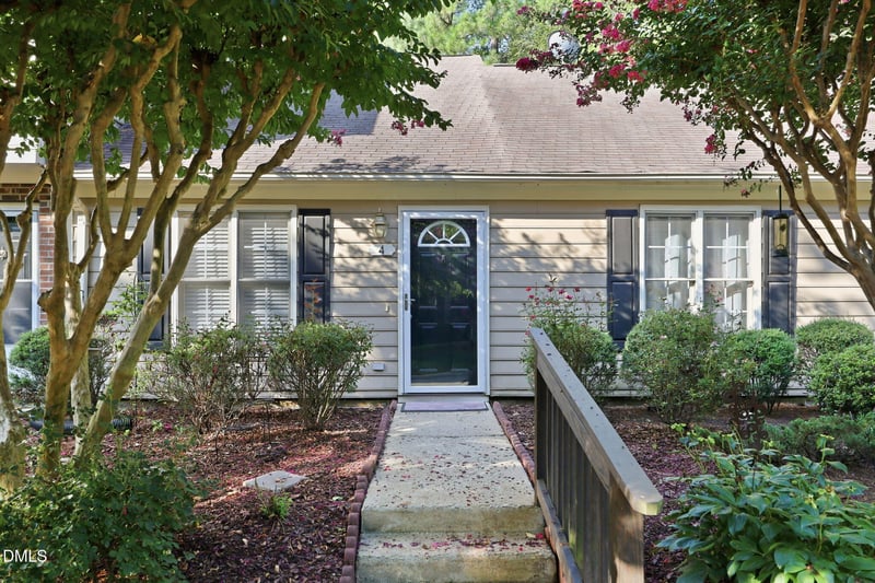 4 Crystal Oaks Ct, Durham, NC 27707